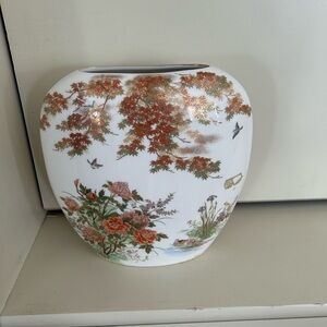 Vintage Yamaji Japan Gilded and Hand Painted Porcelain Pillow Vase 9”x9”x2.5”